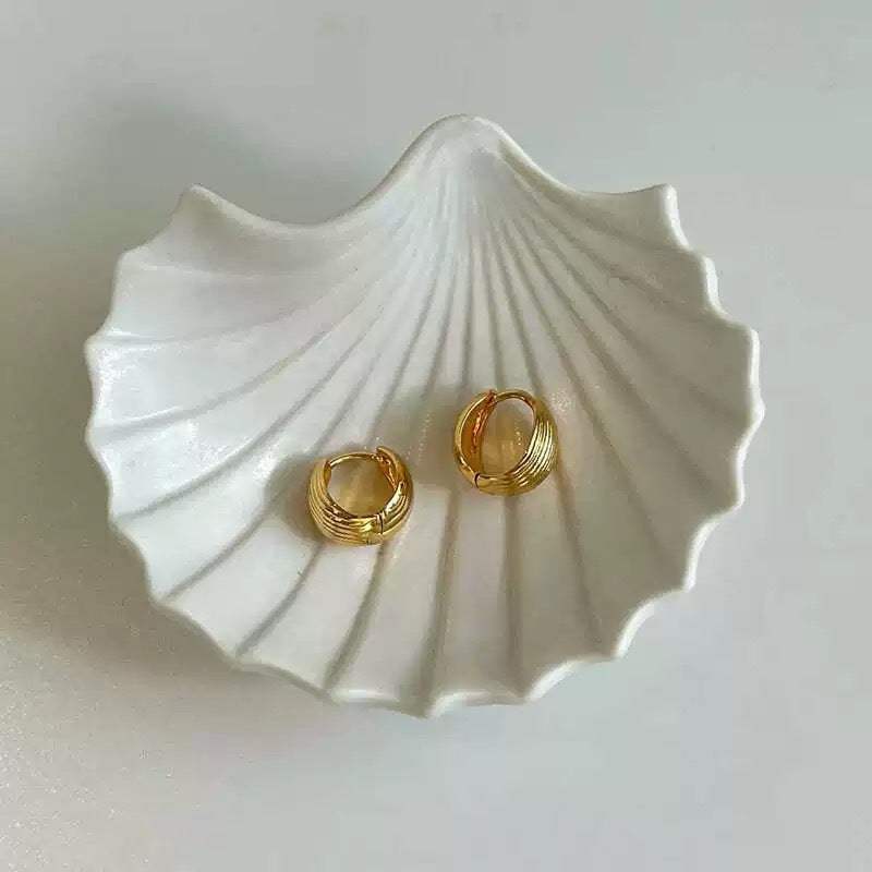 Women's Double-sided Shell For Design Exquisite Versatile Earrings