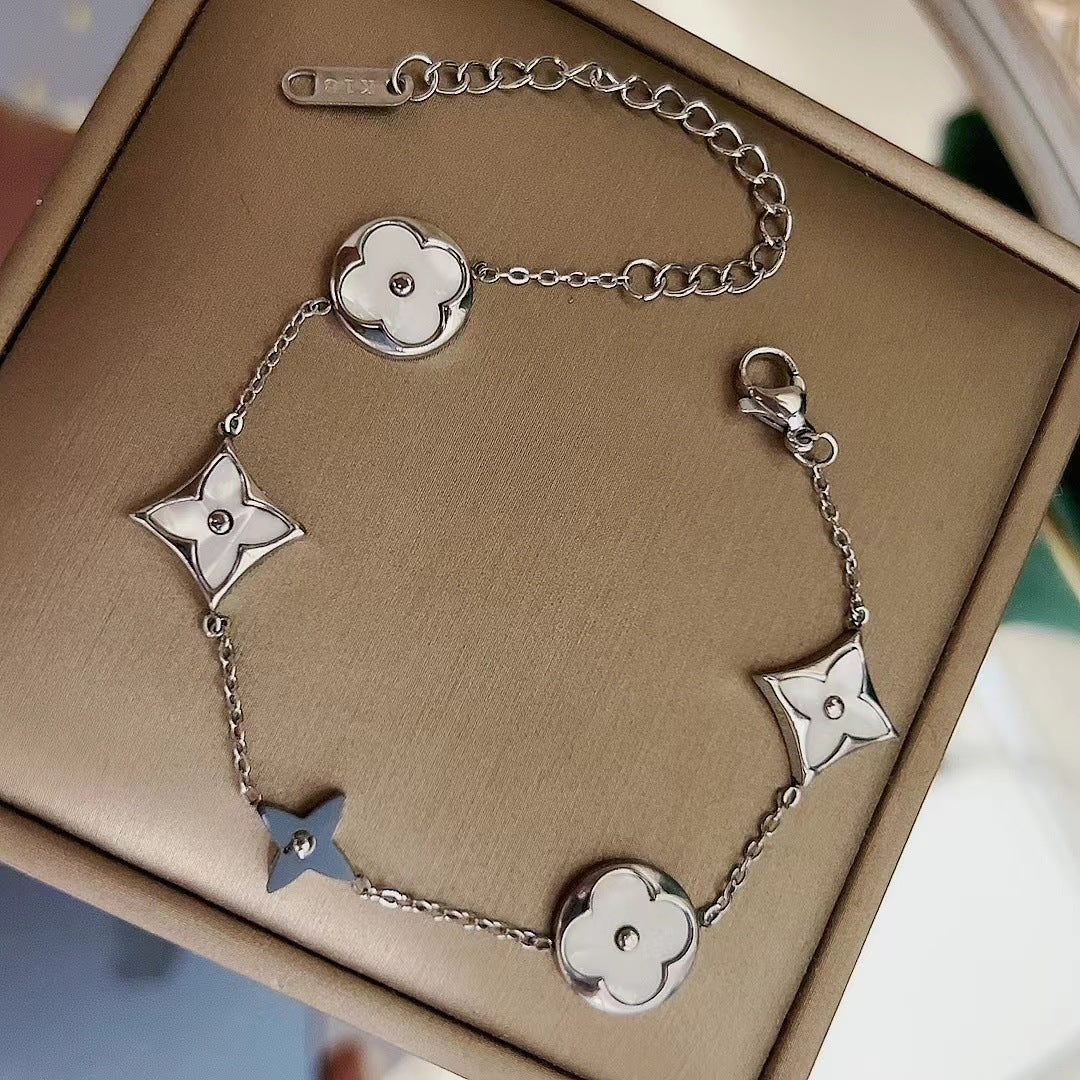 Titanium Steel Round Inlaid Shell Four-leaf Necklaces
