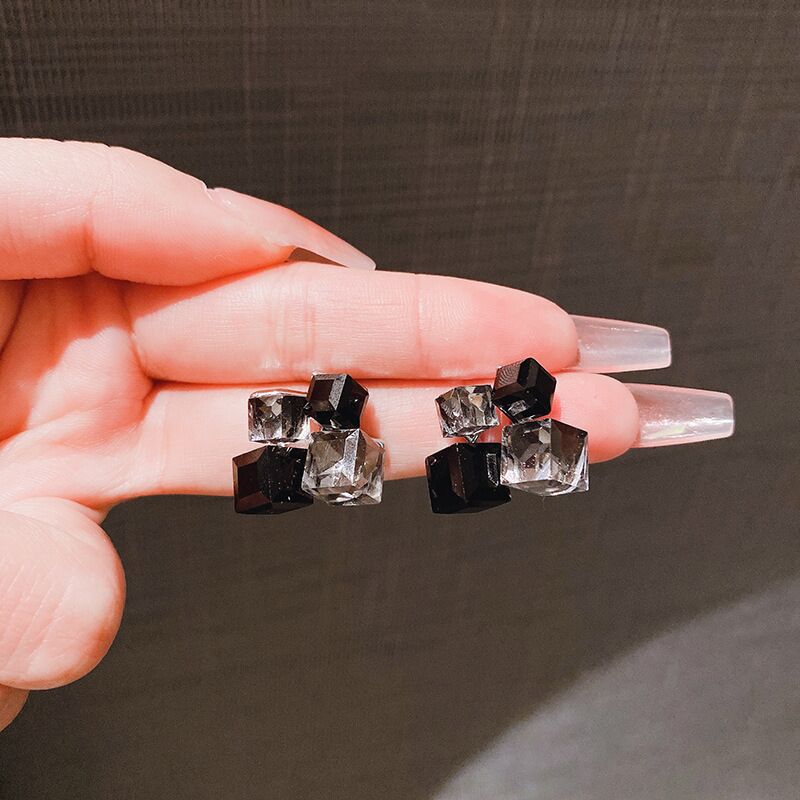 Noble Temperament Female Stereo Rhinestone Fashion Dream Earrings