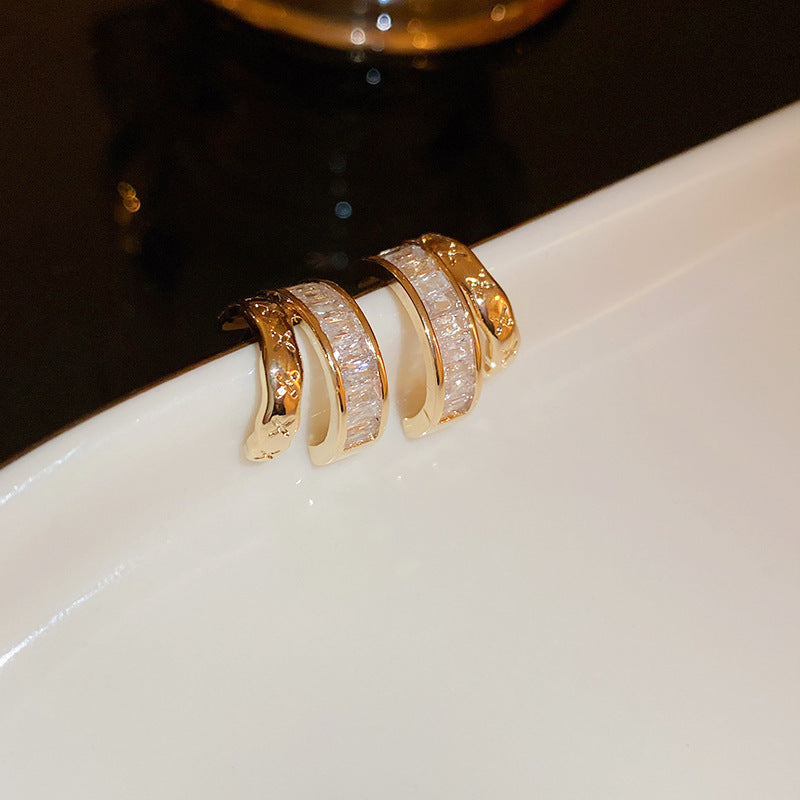 Women's Needle Shaped Metal Eardrop Design Fashion Earrings