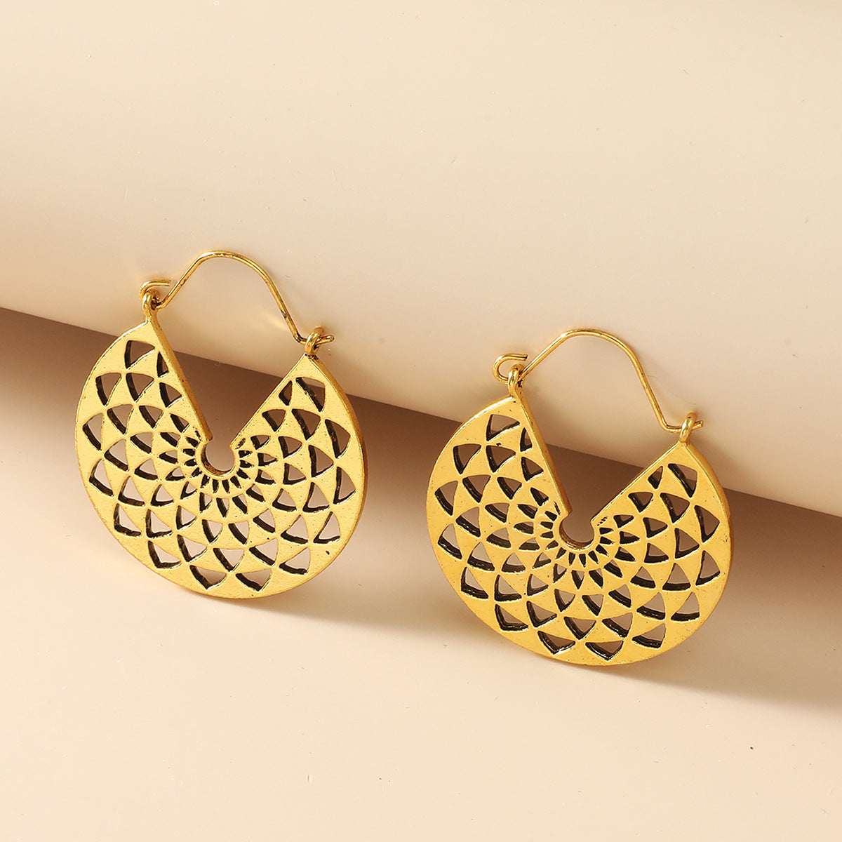 Carved Female Temperament Alloy Geometric Ear Clip Earrings