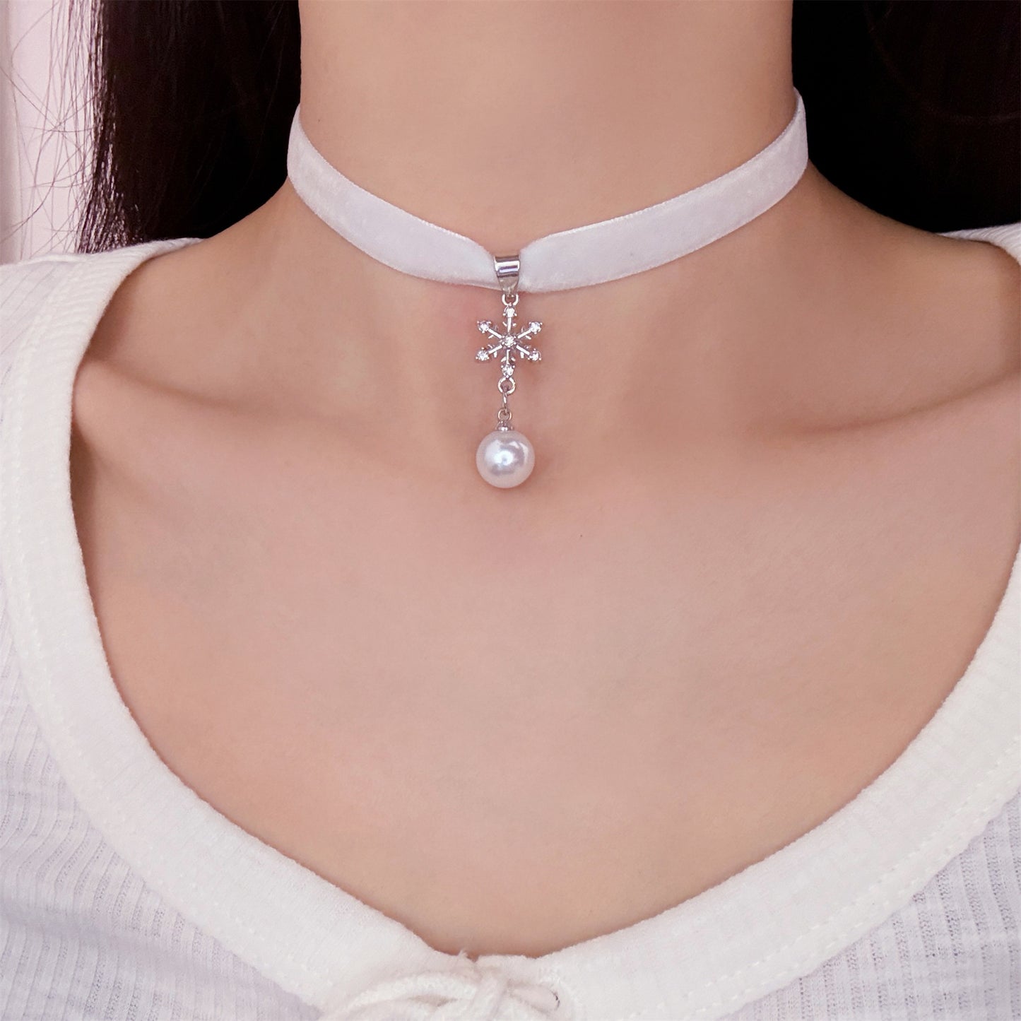 Snowflake Pearl Female Sweet White Veet Necklaces