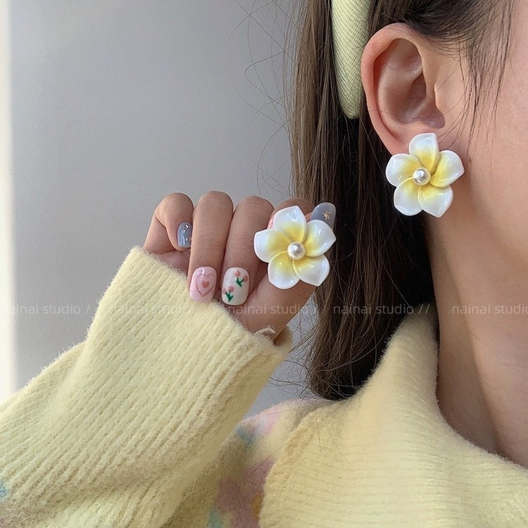 Fresh Pearl Flower Vacation Style Ear Earrings