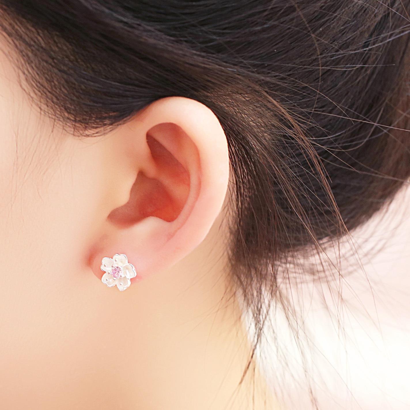 Women's Fashion Romantic Artsy Cherry Blossom Temperament Diamond Studded Earrings