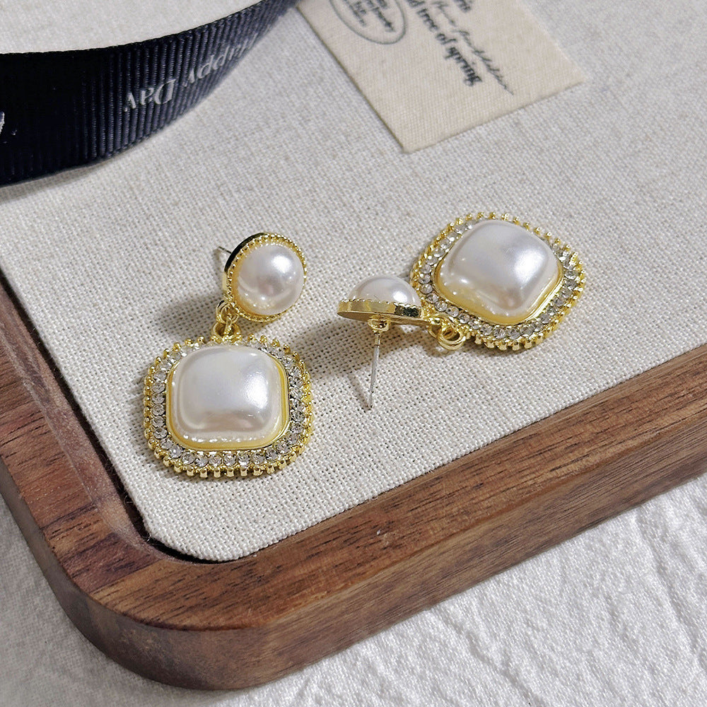 Women's Pearl Fashion High-grade Summer Ear Light Earrings