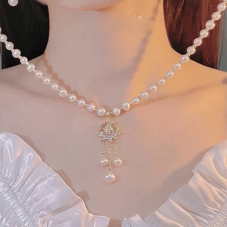 Women's National Style Step Lotus Pearl Light Necklaces