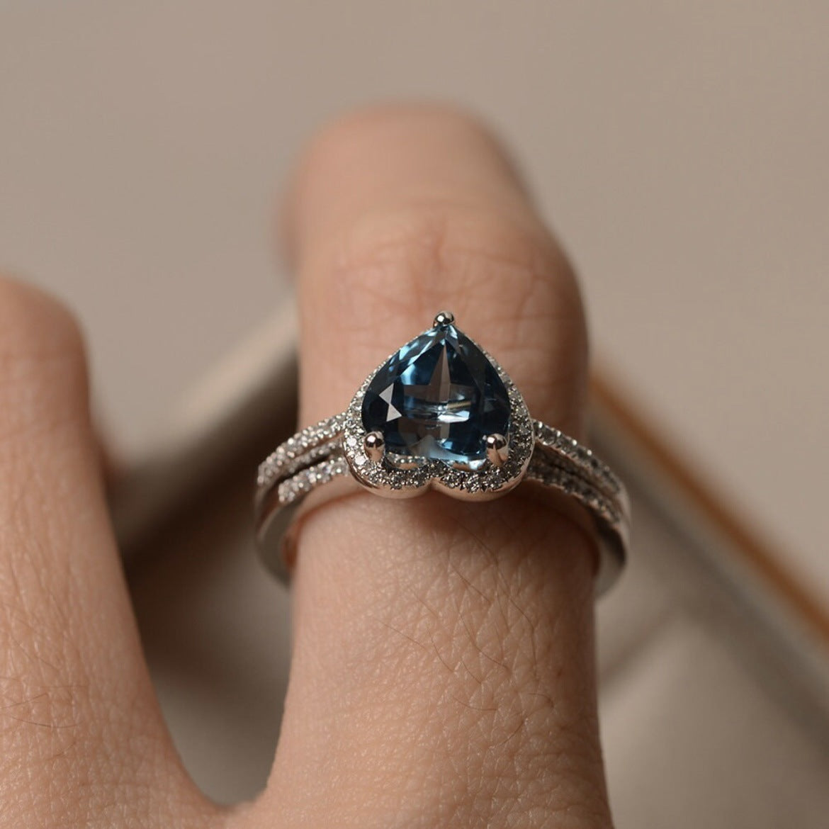Women's Blue Heart-shaped Zircon Fashion Set Rings