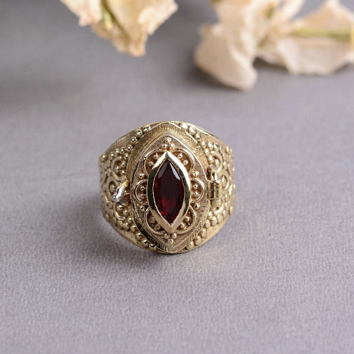 Men's Horse Eye Flip Engagement Gift Hand Rings