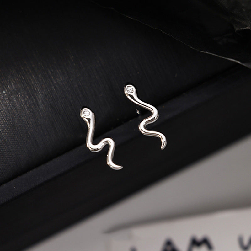 Men's Simulated Snakes Ear Korean Fashion Design Cold Earrings