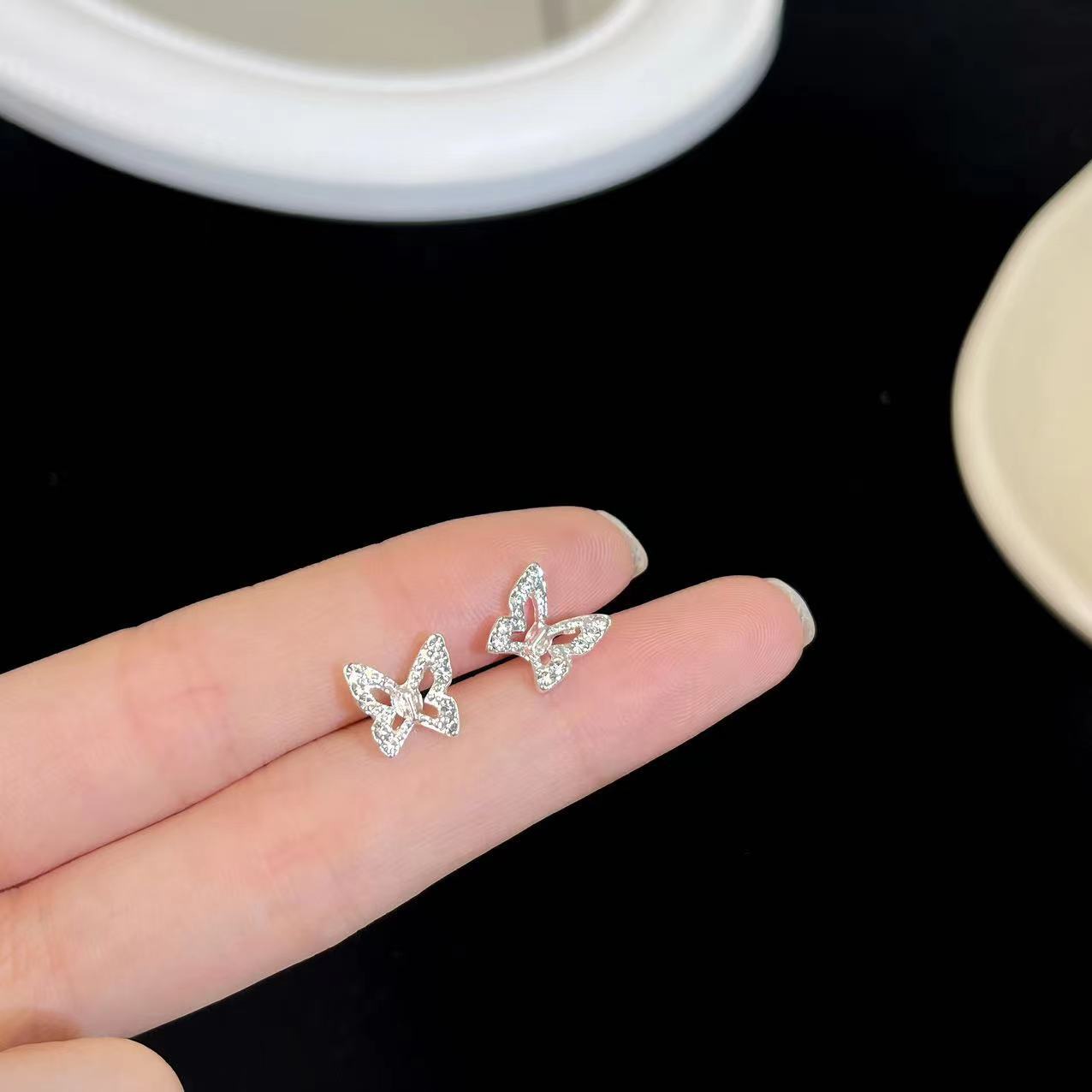 Cool Collection Female Zircon Temperament Live Earrings
