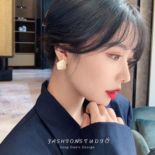 Popular Niche Temperament Female Advanced Metal Earrings