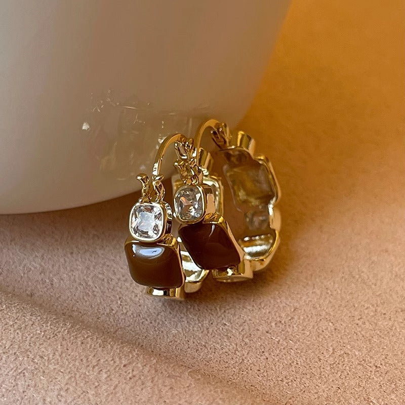 Women's White Eardrop High-grade Unique Retro Ear Earrings