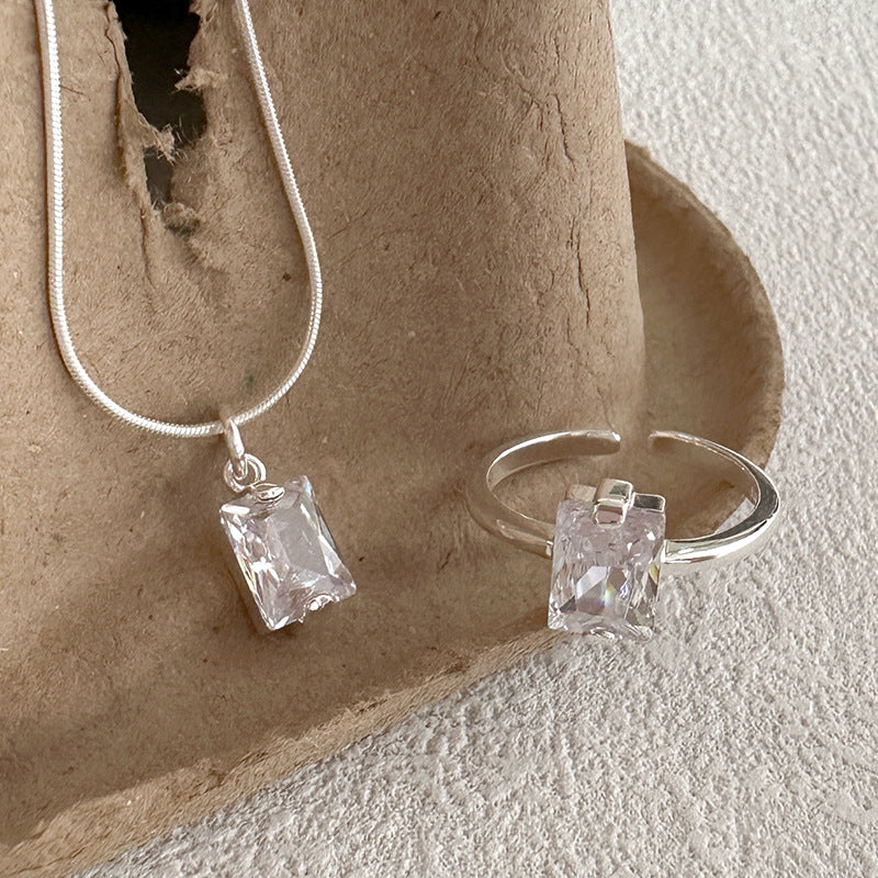 Women's Design Claw Inlaid White Zircon Set Sterling Rings