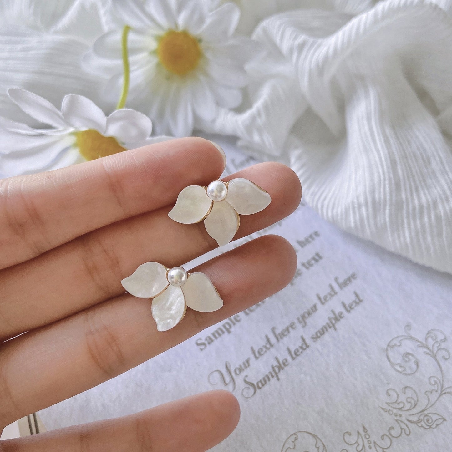 Jasmine French Retro Simple High-grade Temperament Pearl Petal Female Earrings