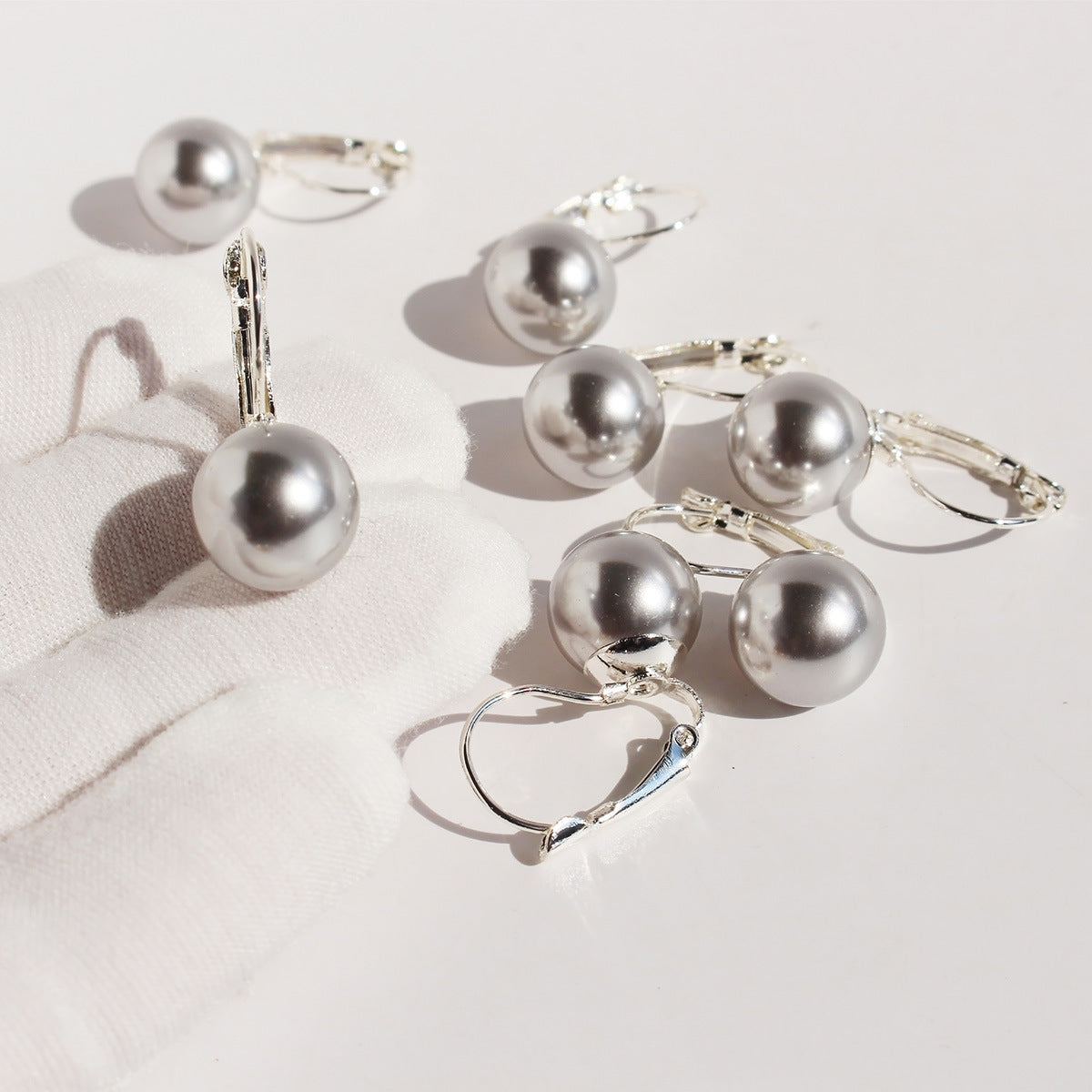 Women's Classic Diamond Plaid Style Pearl Cold Earrings