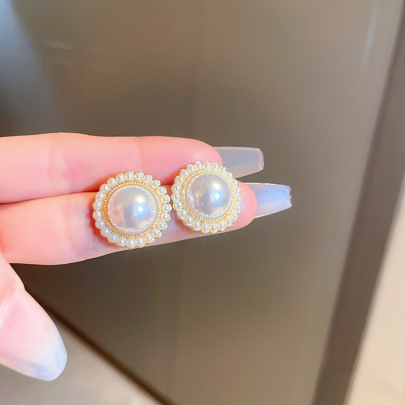 Women's Needle Light Luxury Hot Pearl Elegance Retro Flashing Earrings