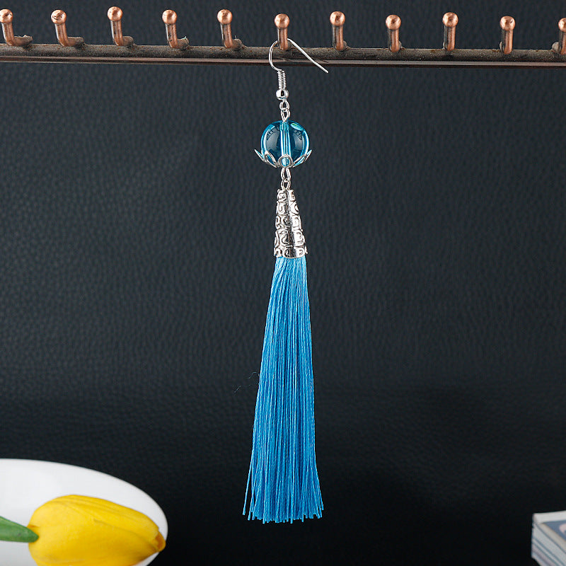 Travelers Empty Autumn Unilateral Temperament Feather Tassel Carved Earrings
