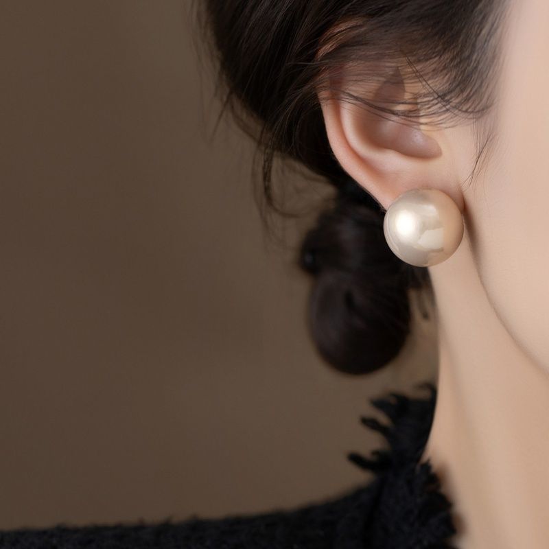 Women's Minimalist Design Bite Pearl For Simple Graceful Earrings