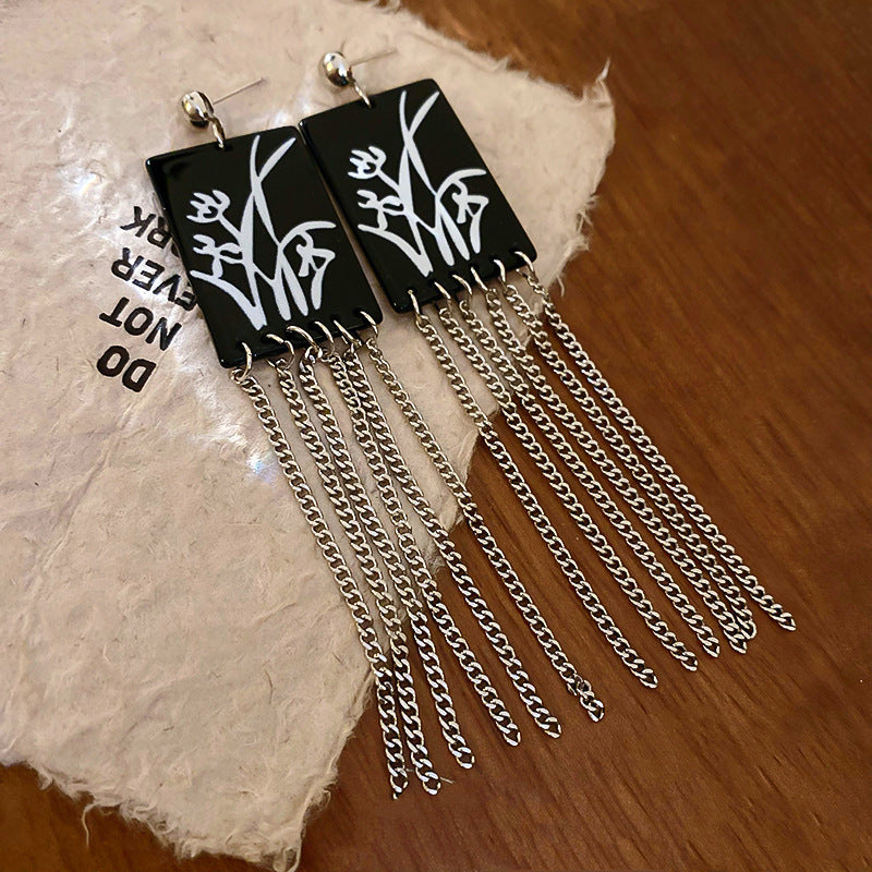 Ink Female Niche Design Ear High Earrings