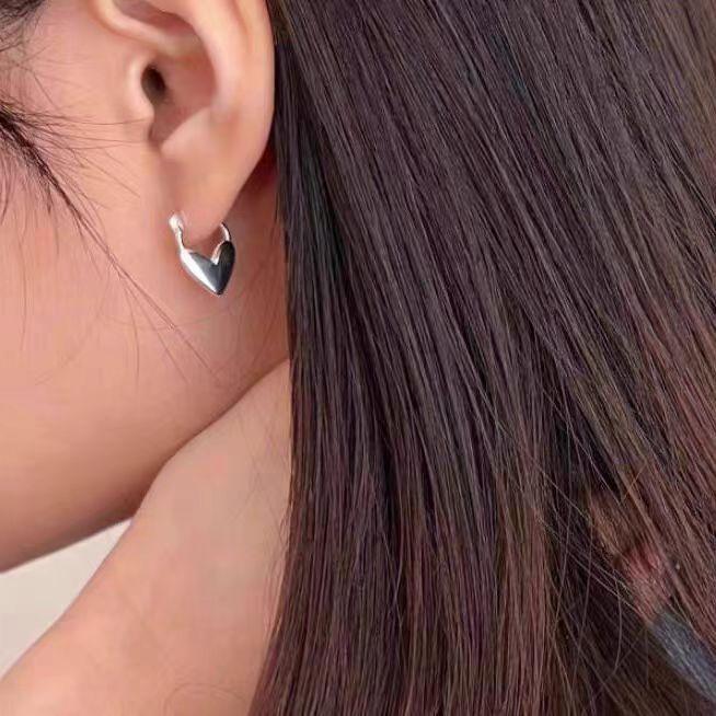 Women's Sier Glossy Heart Ear Clip French Earrings