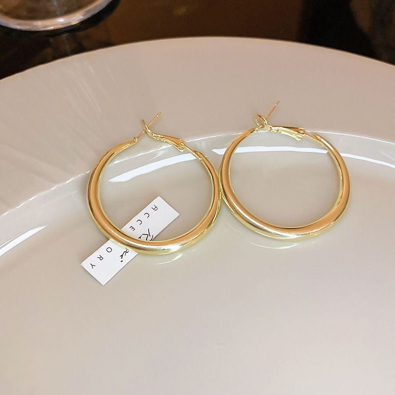 Women's Needle Simple Round Metal Design Fashionable Earrings