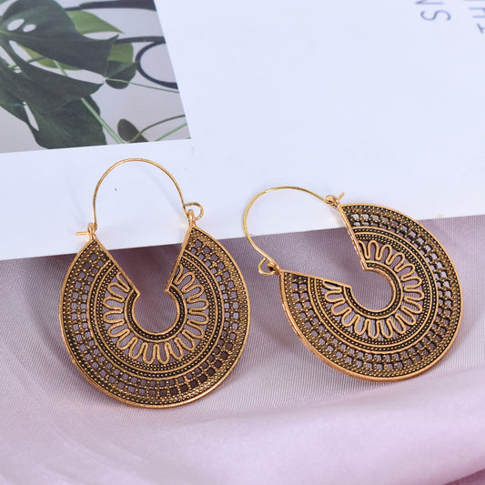 Retro Eye-catching Hollow Pattern Totem Vintage Earrings