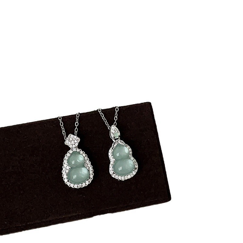 Women's Natural Chalcedony Calabash Pendent For Mild Luxury Necklaces