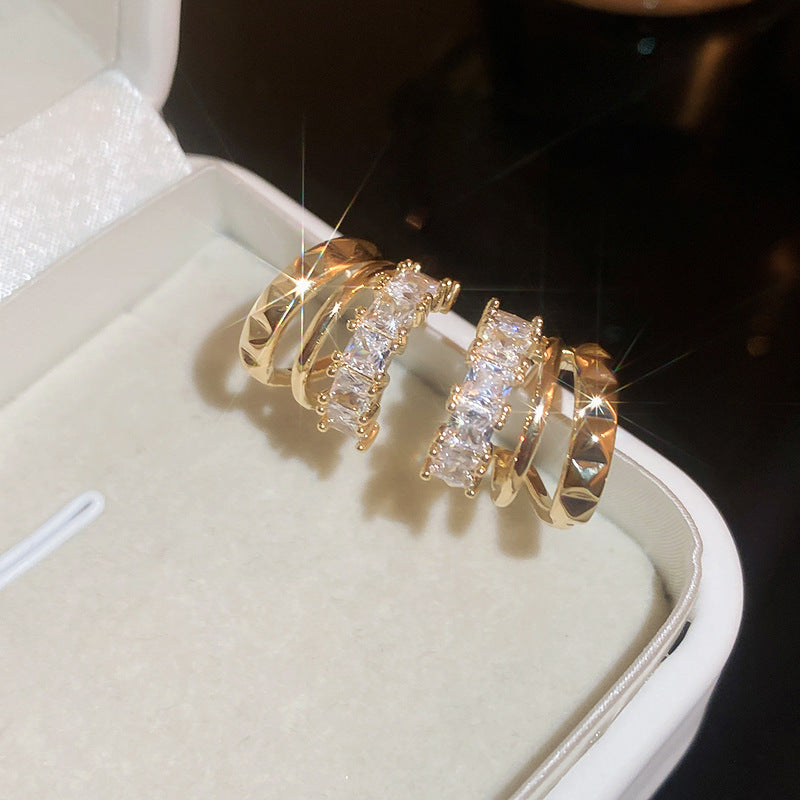 Women's Needle Shaped Metal Eardrop Design Fashion Earrings