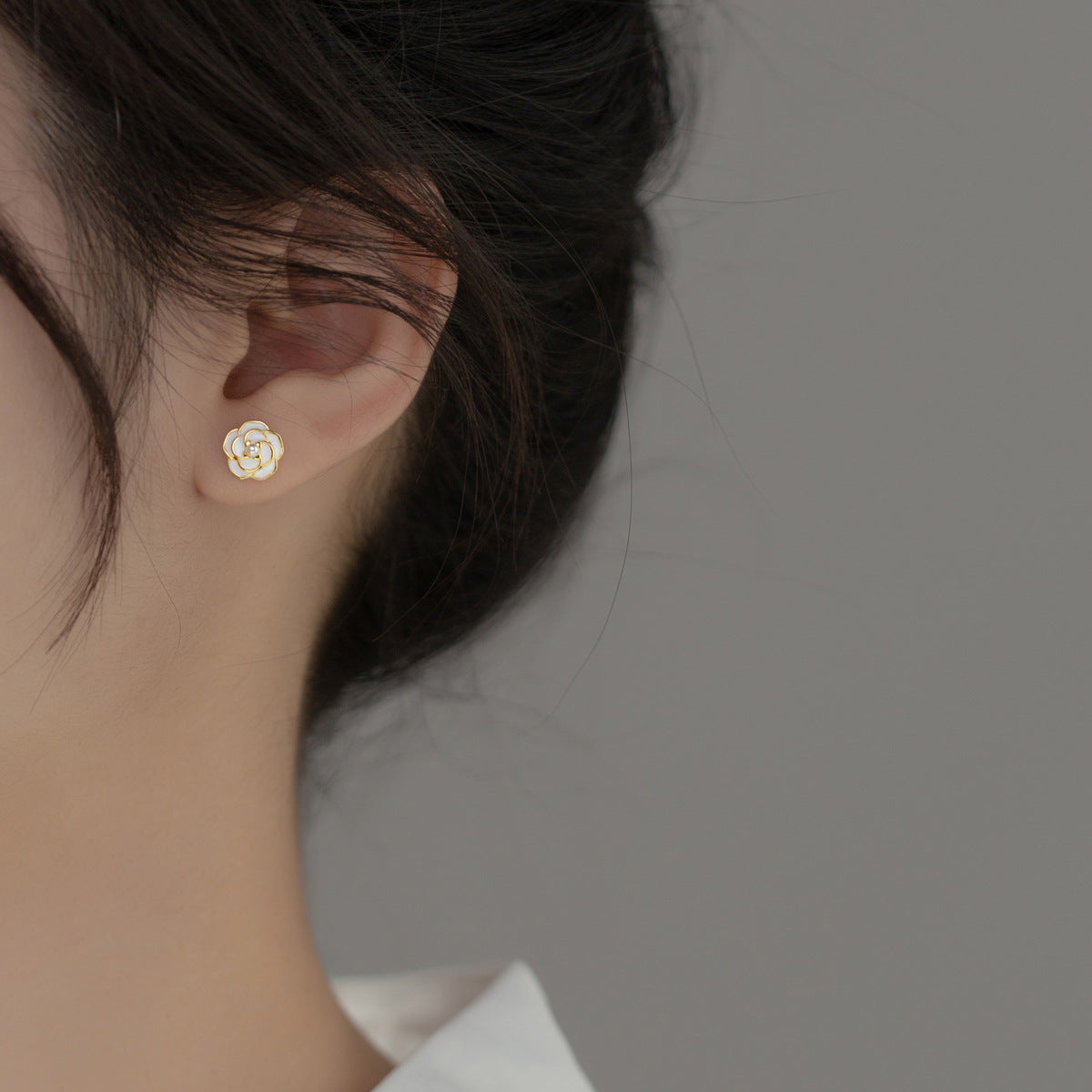 Sier Epoxy Camellia Synthetic Pearl French Earrings