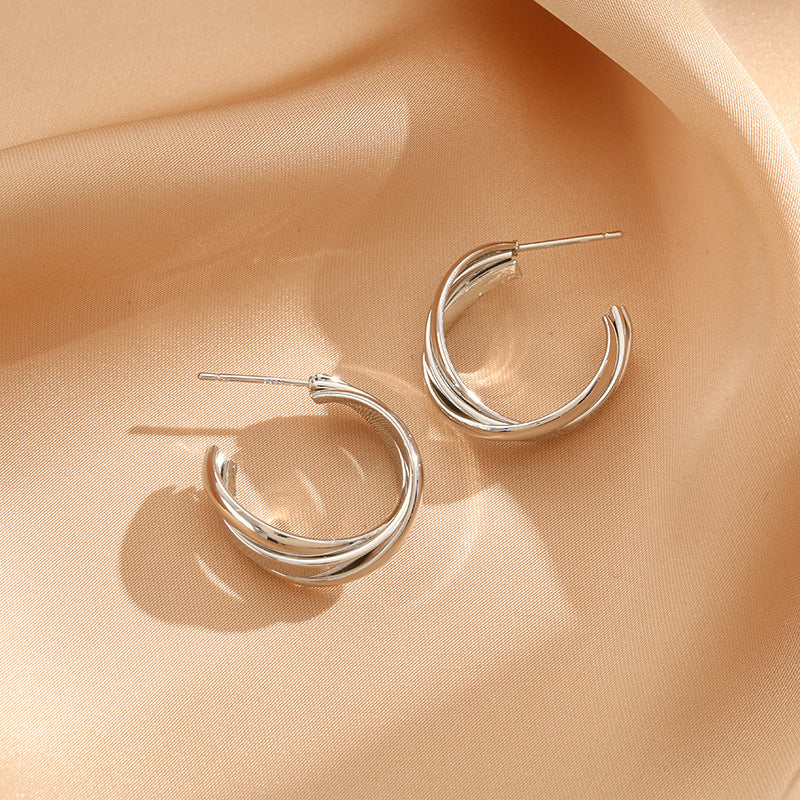 Women's Retro Geometric Twist Trendy Beautiful Circle Earrings