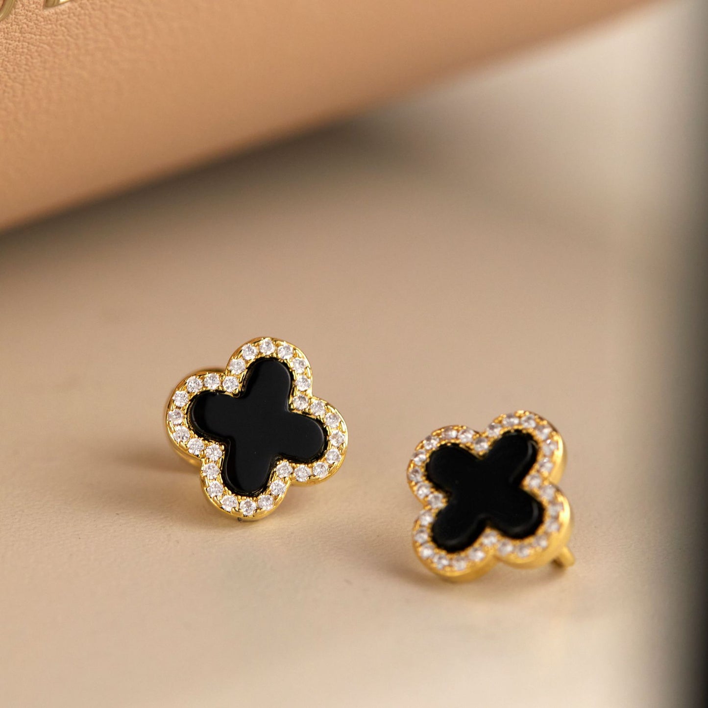 Classic Black Clover Sier High-grade Ear Earrings