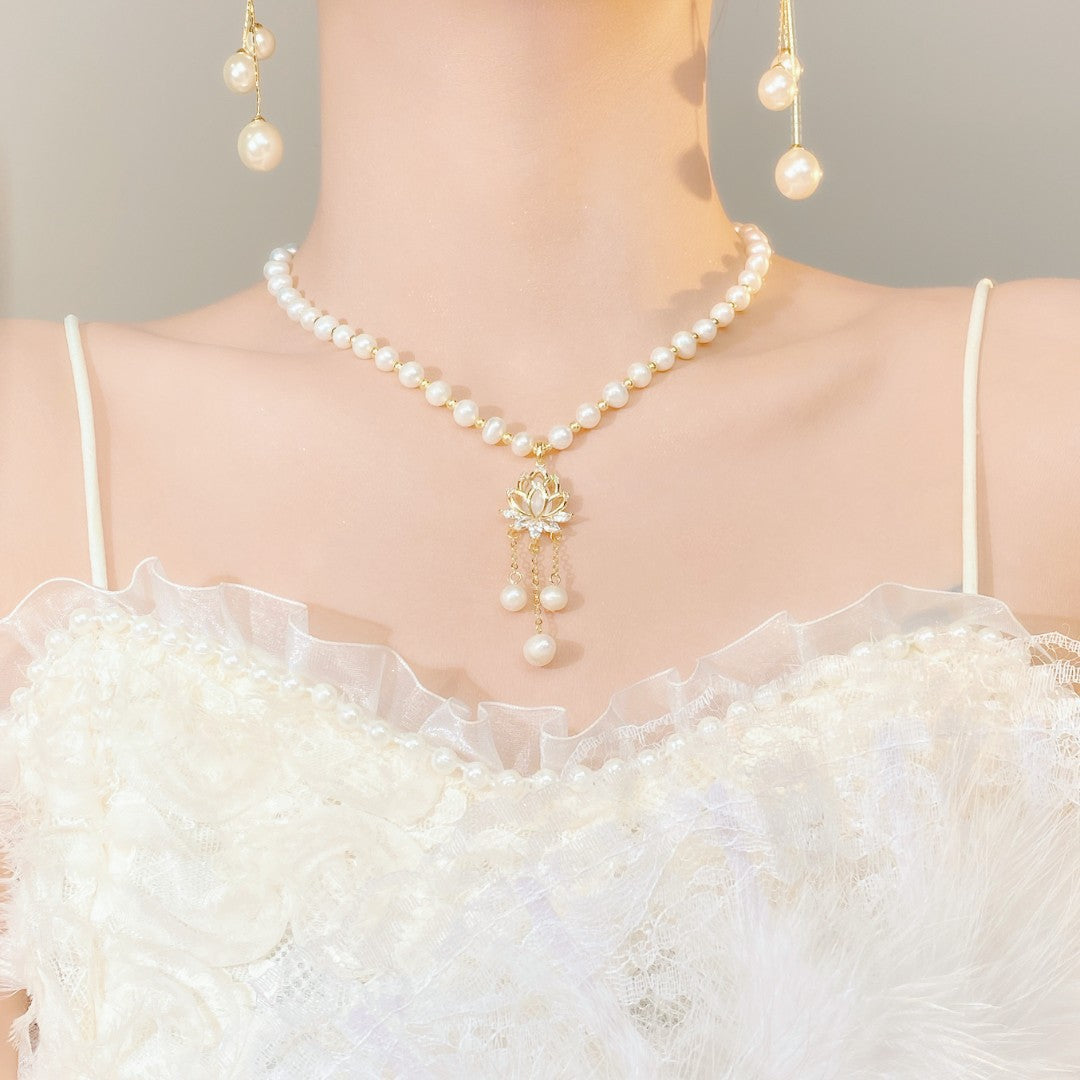 Women's National Style Step Lotus Pearl Light Necklaces