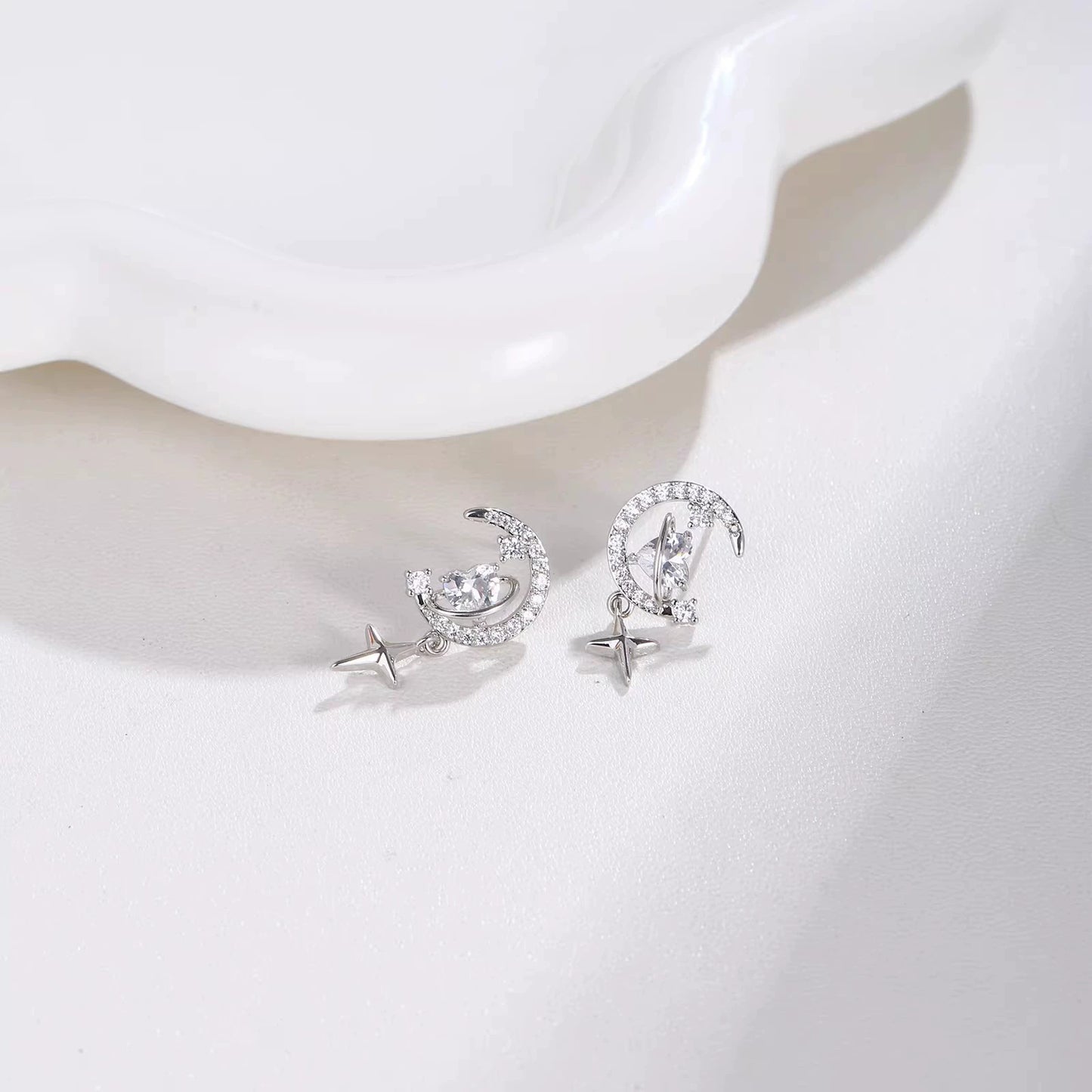 Women's Butterfly Light Luxury High-grade Sense Eardrop Rings