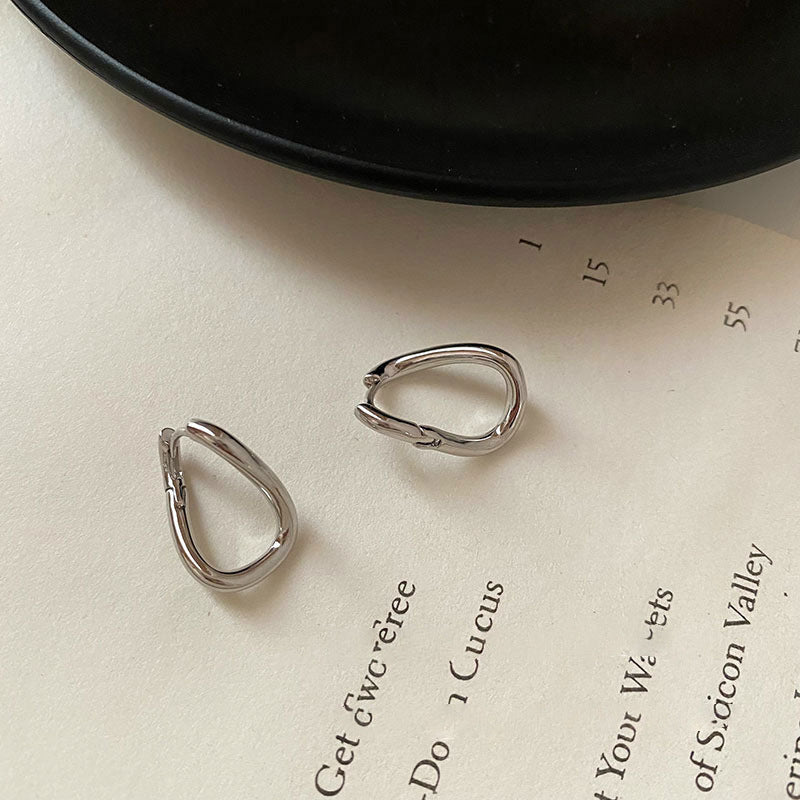 Design Hoop Female Ear Simple Light Earrings