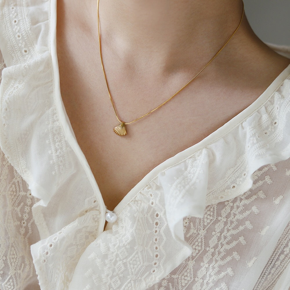 Ocean Style Short Chain Fan-shaped Shell Snake Bone Necklaces