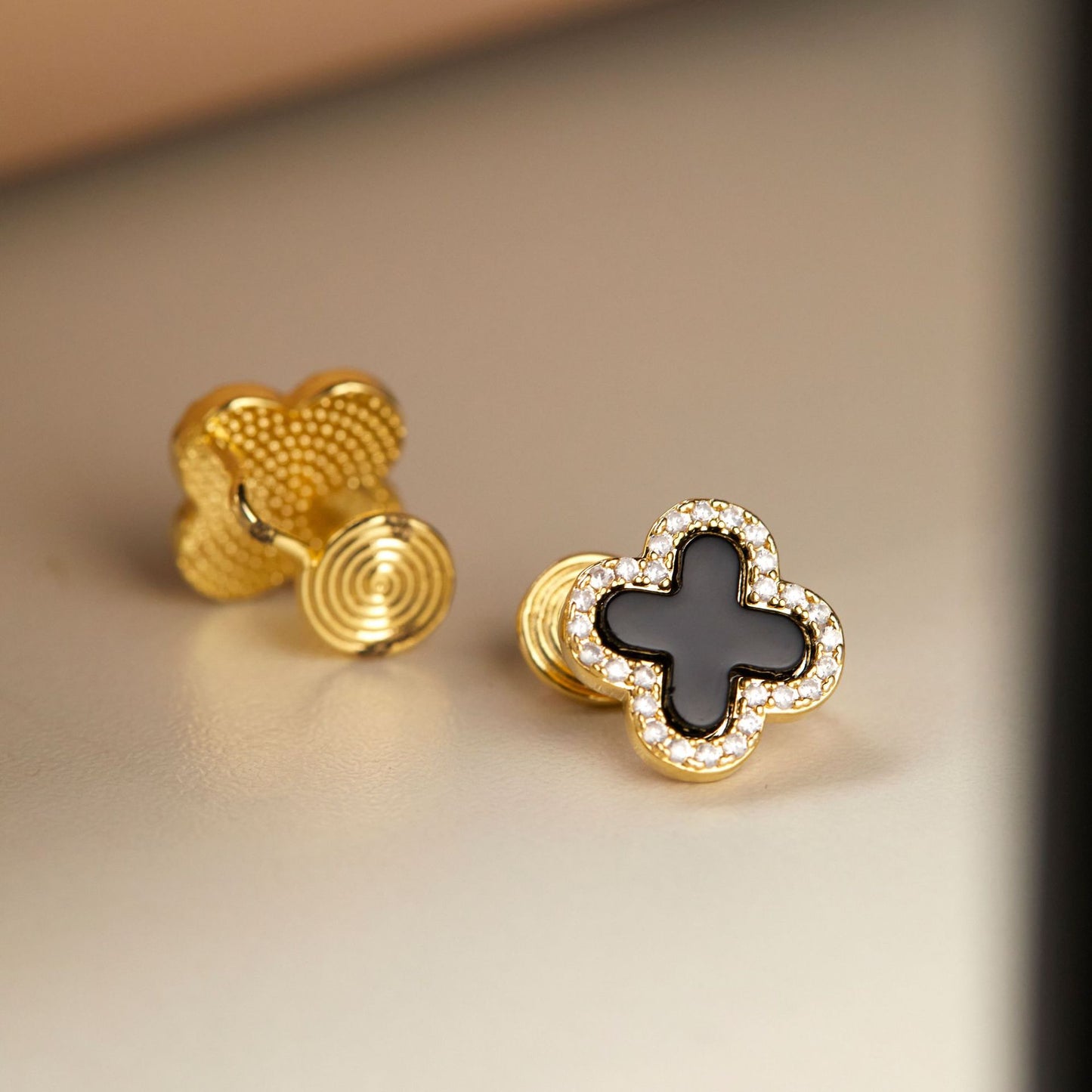 Classic Black Clover Sier High-grade Ear Earrings