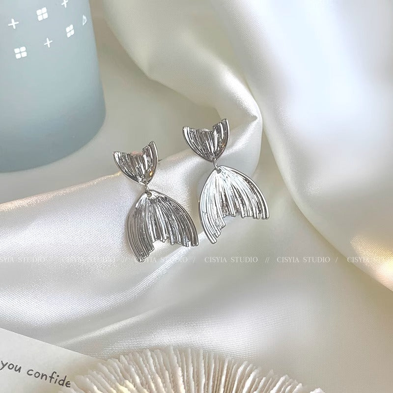 Women's Light Luxury Mosquito Coil Ear Clip Earrings