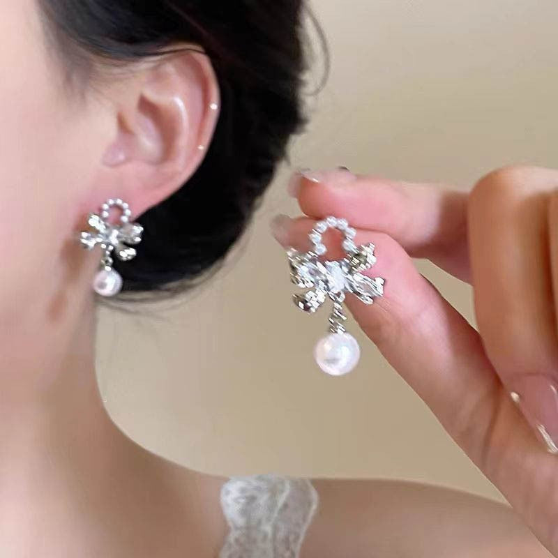 High-grade Female Niche Vintage Pearl Flower Elegant Earrings