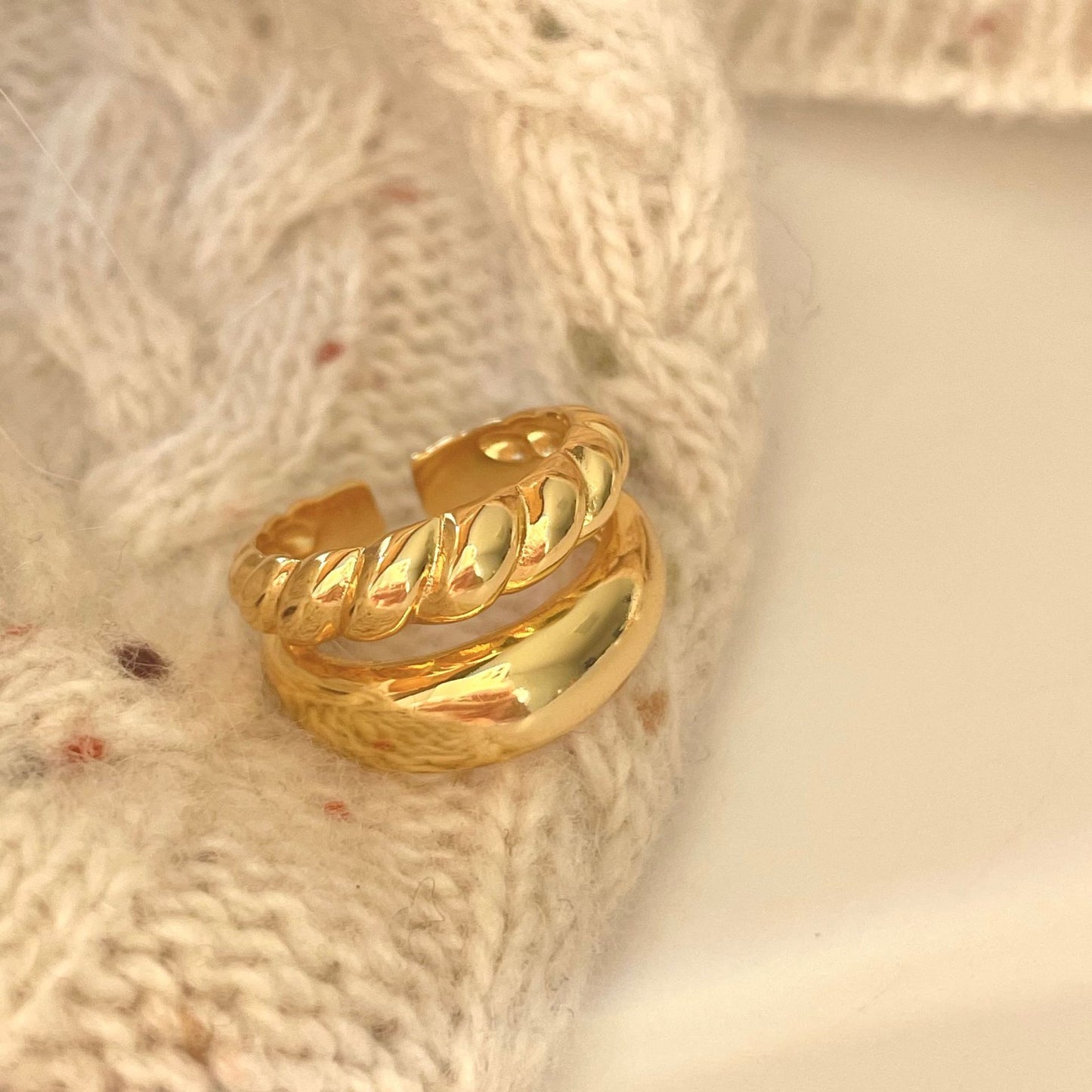 Women's & Men's Simple Hollow Twisted Line Fashion Personalized Minority Rings