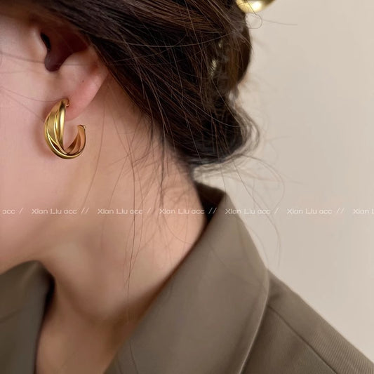 Women's Retro Geometric Twist Trendy Beautiful Circle Earrings
