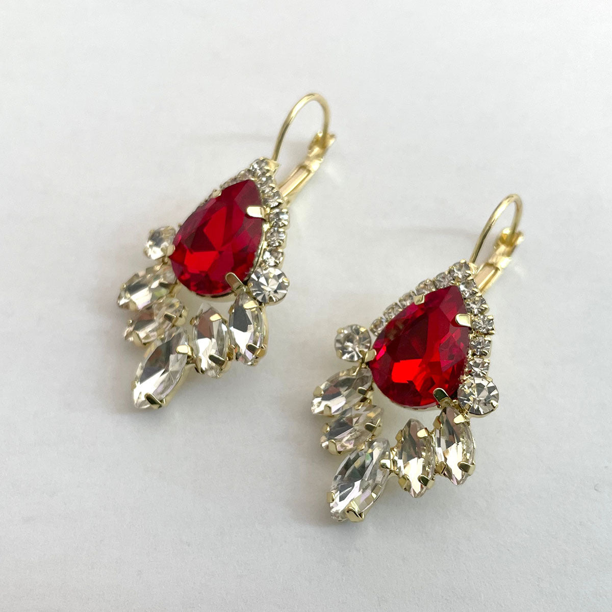 Women's Sells White Gem Copper Inlaid Diamond Oval Earrings