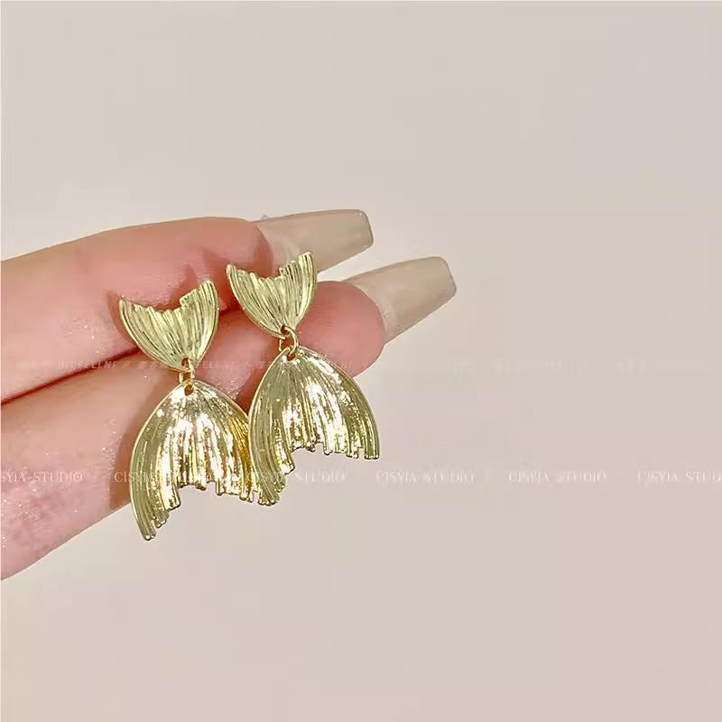 Women's Light Luxury Mosquito Coil Ear Clip Earrings