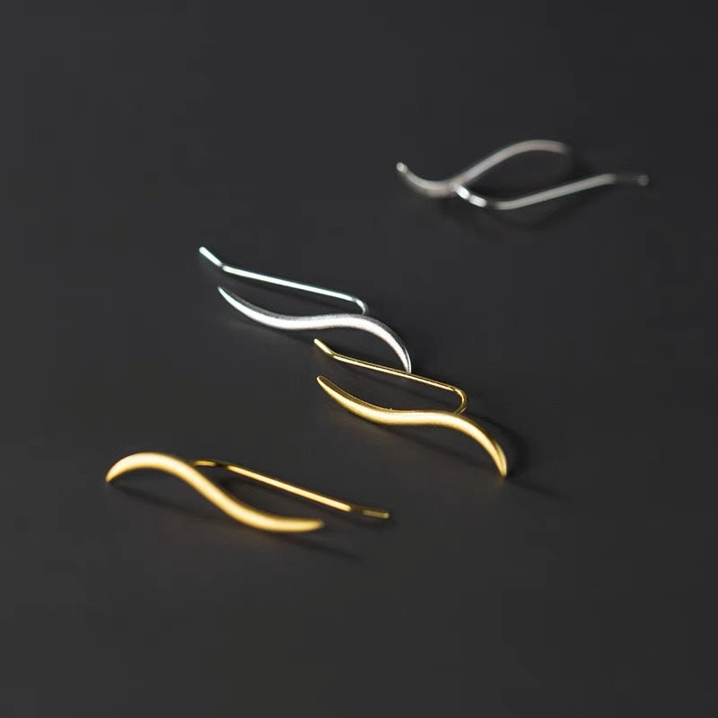 Women's Wave Ear Minority Simple Design Light Luxury High-grade Trendy Earrings