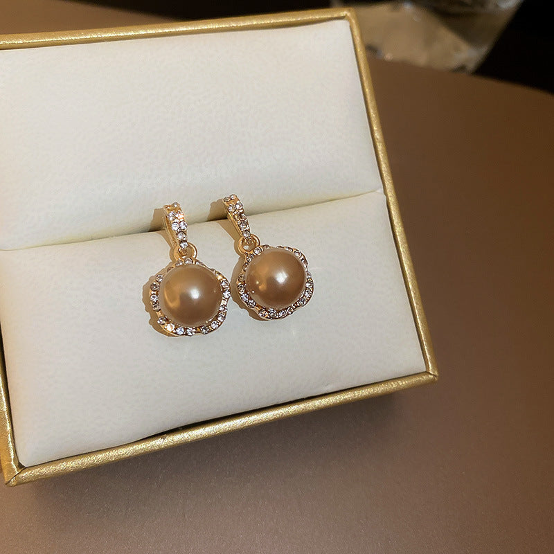 Women's Needle Light Luxury Hot Pearl Elegance Retro Flashing Earrings