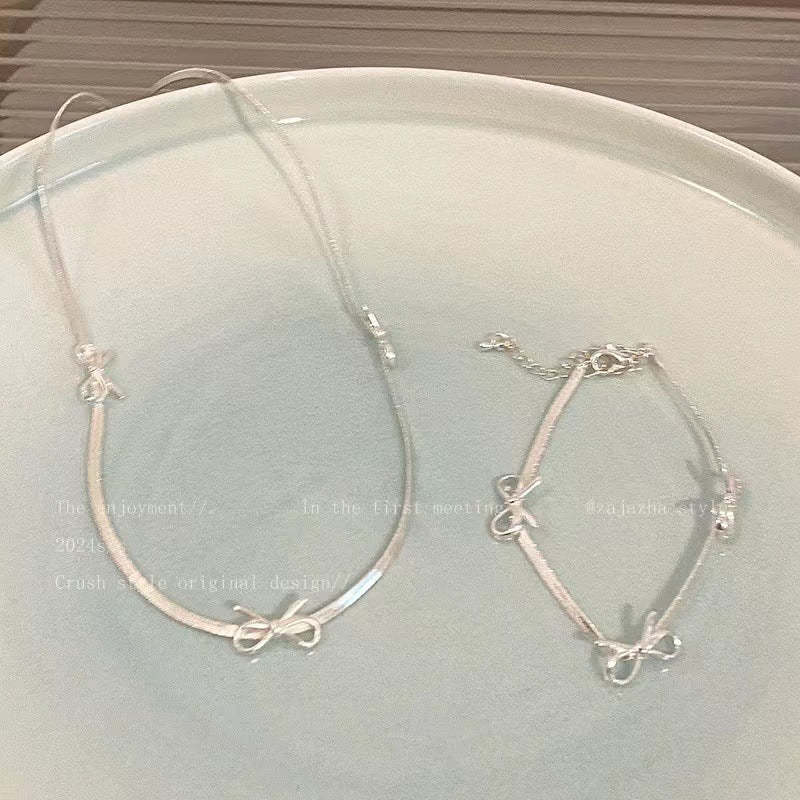 Cool Sier Bow Female Niche Design High-grade Snake Necklaces