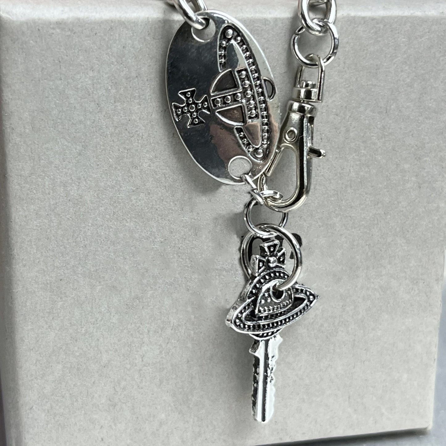 Antique Sier Round Key Titanium Steel Female Niche Bracelets