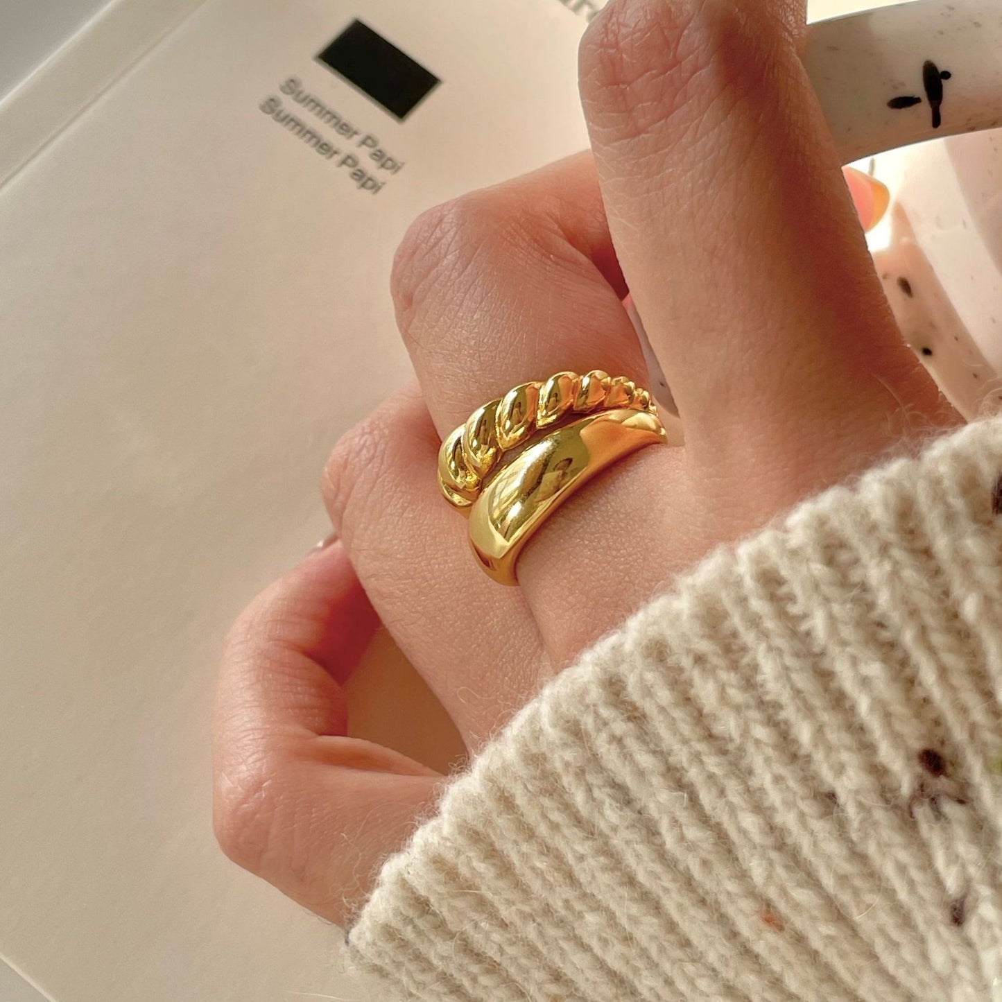 Women's & Men's Simple Hollow Twisted Line Fashion Personalized Minority Rings