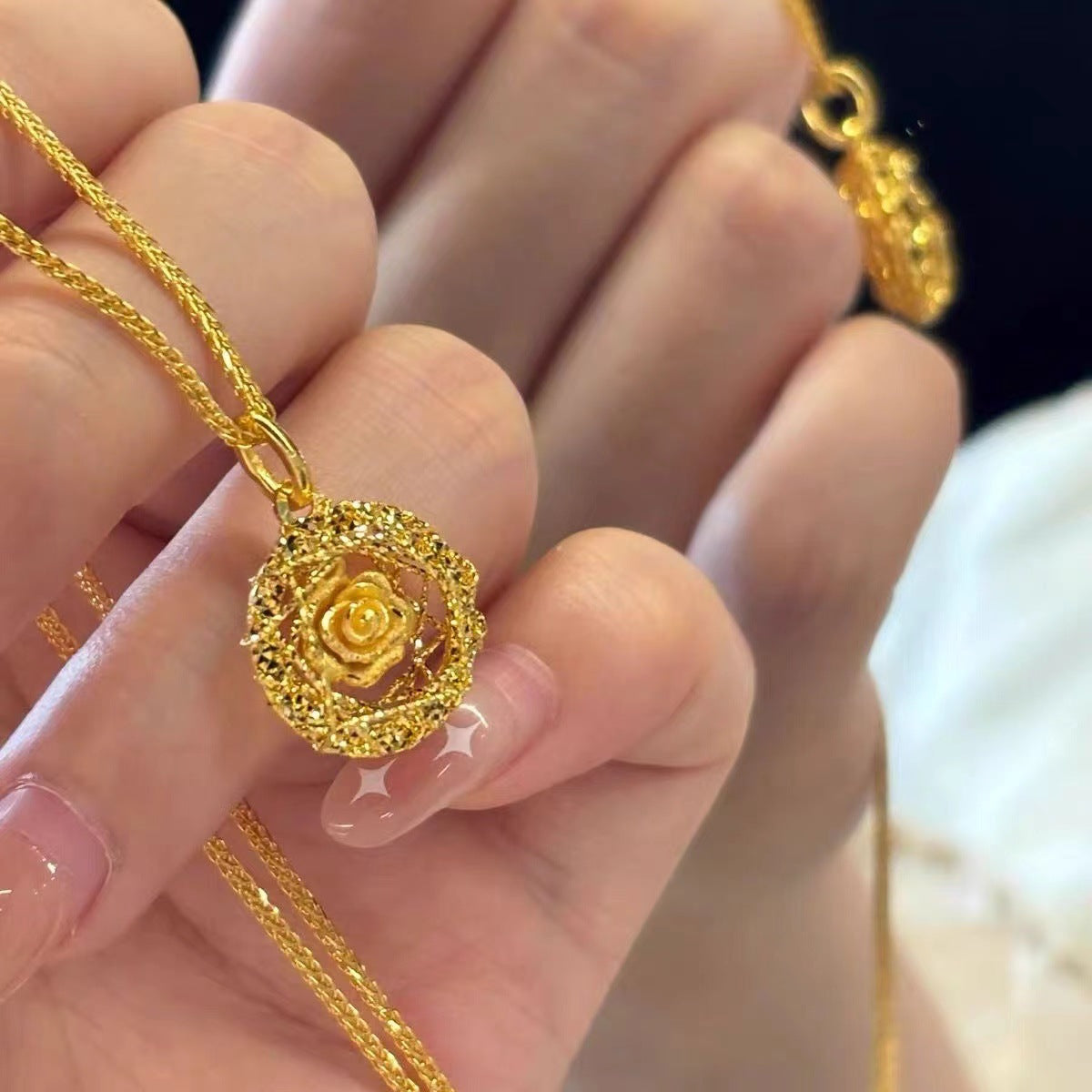 Sugar Dignified Hollow High-grade Clavicle Chain Necklaces