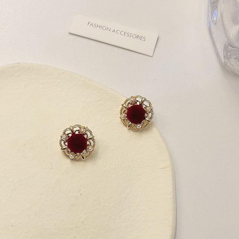Women's Vintage Court Style Simple Hollow Pearl Earrings