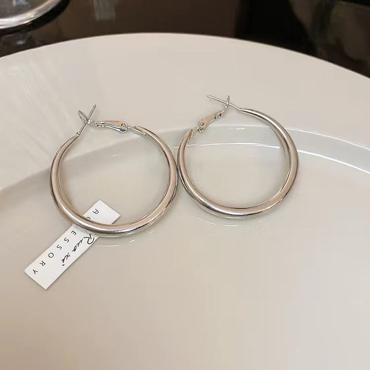 Women's Needle Simple Round Metal Design Fashionable Earrings